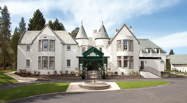 The Cairn Lodge & Hotel