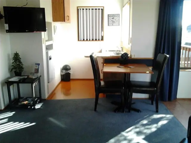 Cascades Lakefront Motel