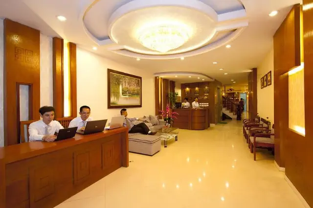 Holiday Suites Hotel