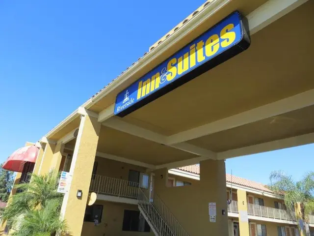 Riverside Inn and Suites