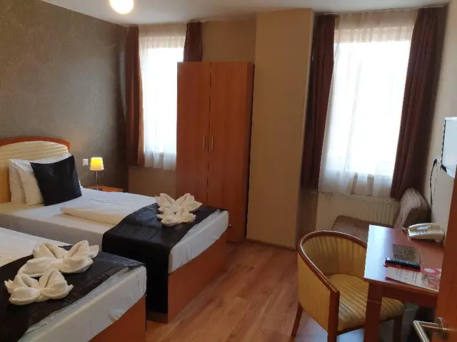 Six Inn Hotel