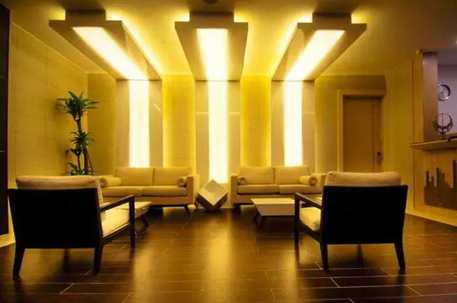 Weston Suites Hotel