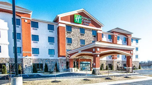 Holiday Inn Express Suites Elkton University Area
