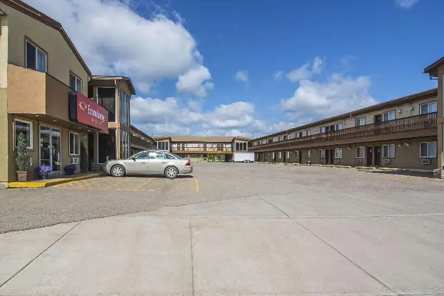 Econo Lodge Inn and Suites