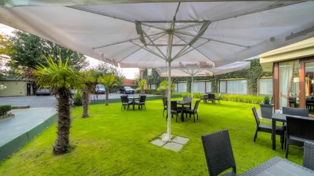 Hotel & Aparthotel Ambassador Menen