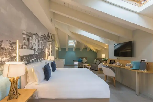 Avenue Hotel