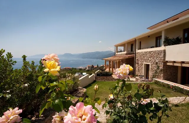 Villa Gustui Maris