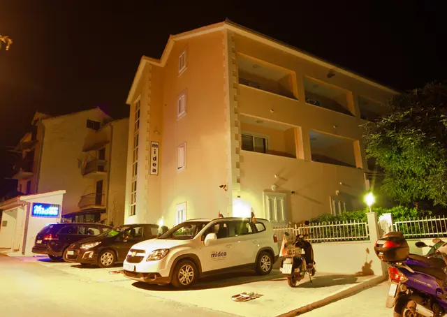 Villa Midea