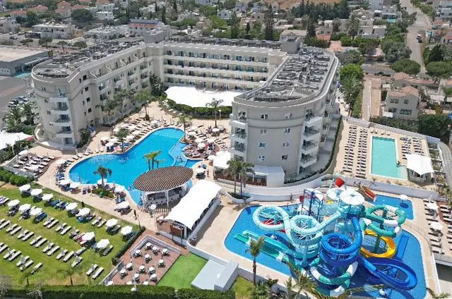 Sunrise Oasis Hotel & Waterpark