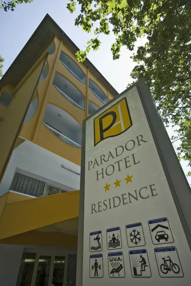 Parador Hotel Residence