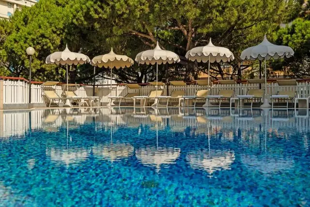 SALUS SMART CHIC HOTEL