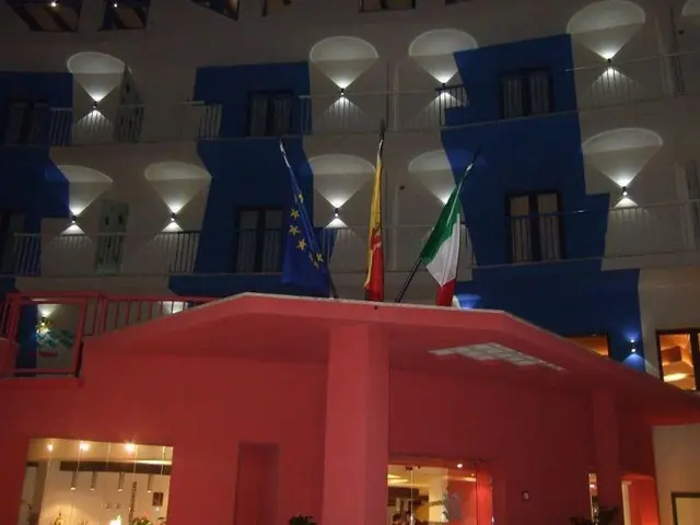 Tus Hotel