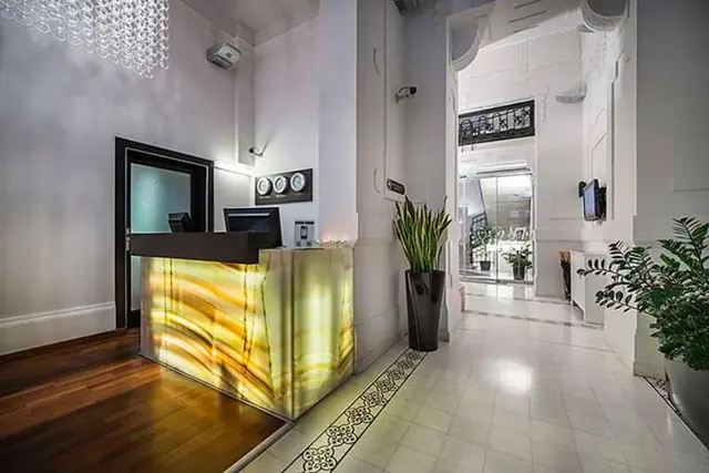 Opera Garden & Apartments Hotel