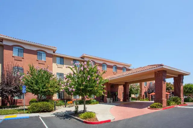 Holiday Inn Express Suites Davis University Area