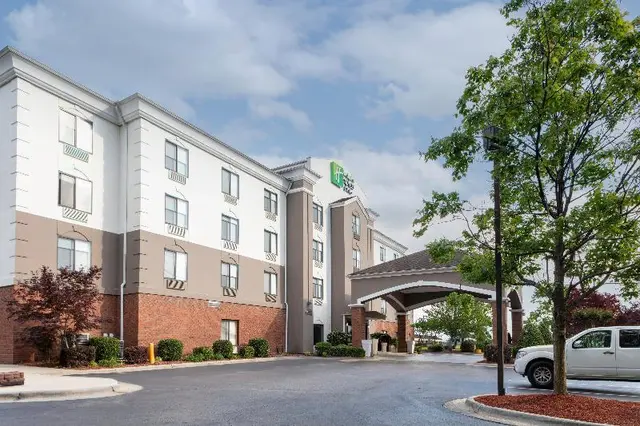 Holiday Inn Express & Suites Roanoke Rapids IHG