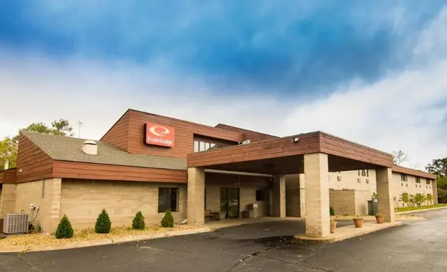 Coratel Inn & Suites By Jasper River Falls
