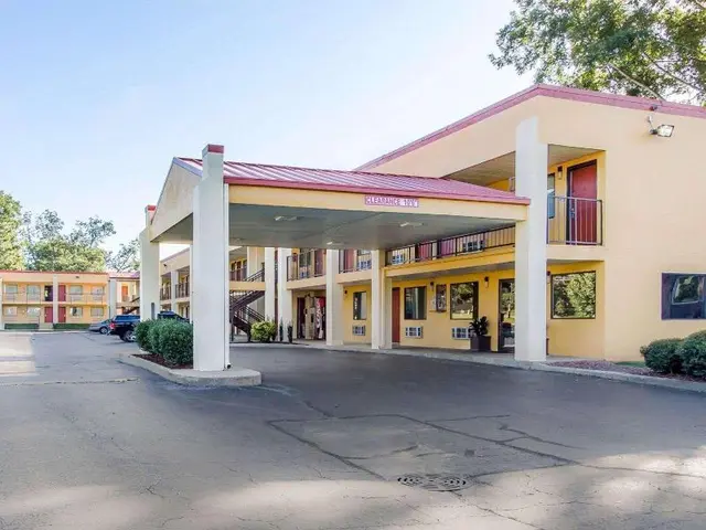 Econo Lodge Lanett Area