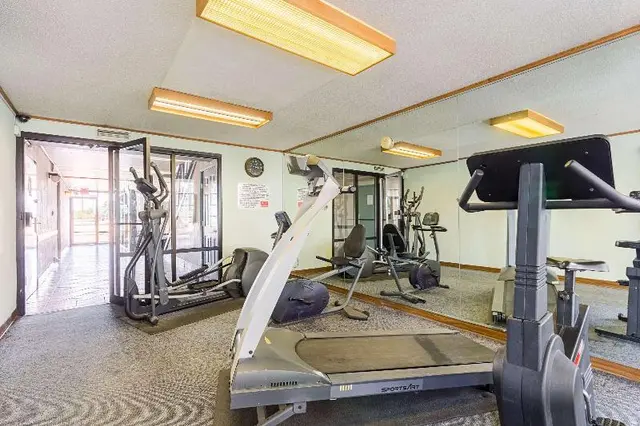 Econo Lodge Inn & Suites Bentonville