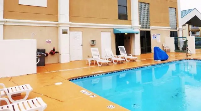 Red Roof Inn & Suites Newnan