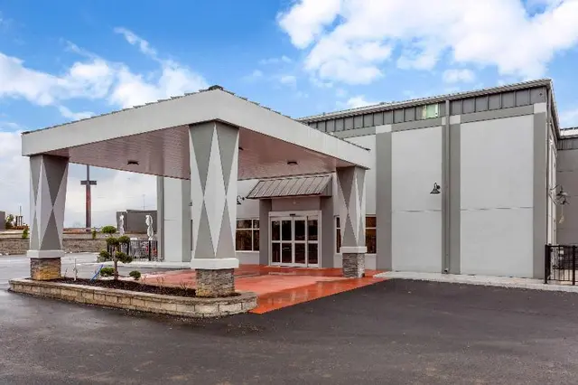 Days Inn & Suites by Wyndham Bowling Green