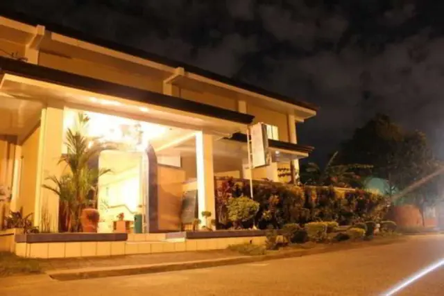 Red Knight Gardens Hotel