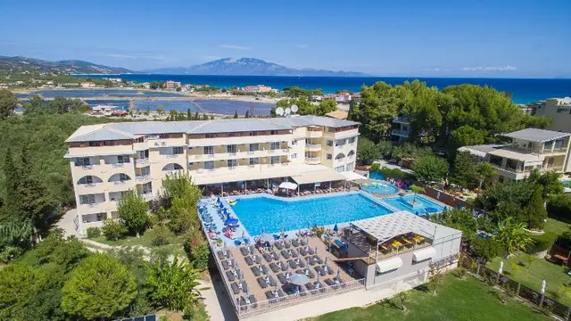 Koukounaria Hotel & Suites