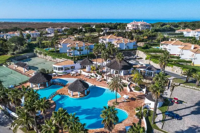 Encosta do Lago Resort