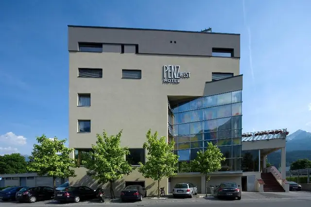 Penz Hotel West