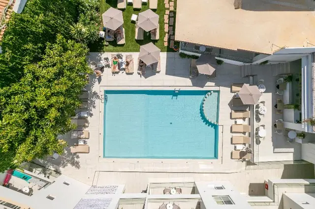 Tarra Seaside Hotel