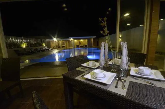 Holiday Suites