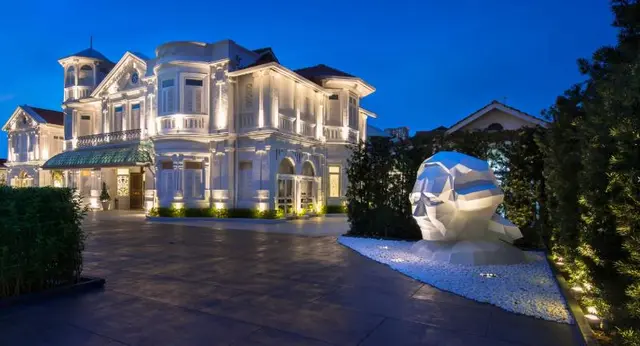 Macalister Mansion