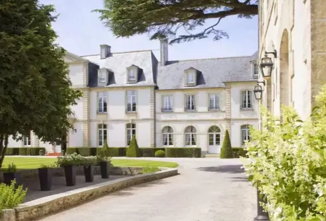 Chateau De Sully