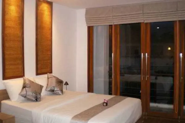 5ive Beach House Hotel