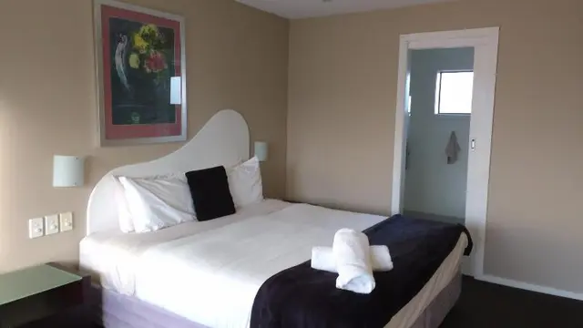 Diamond Island Resort and Penguin Parade nightly