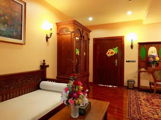 At Chiang Mai Hotel