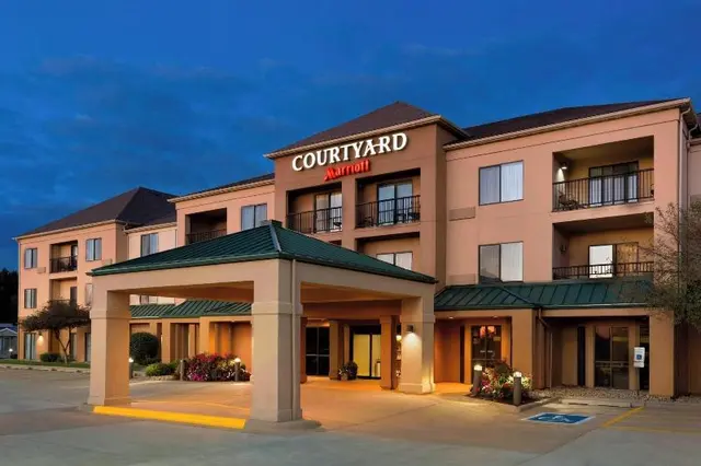 Courtyard Bloomington Normal