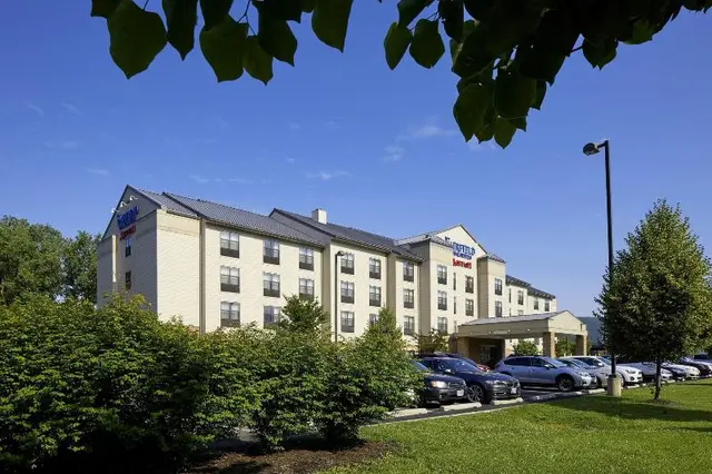 Fairfield Inn & Suites Cumberland