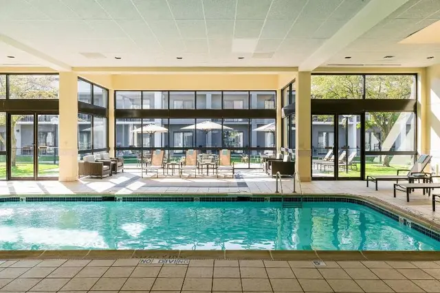 Courtyard Chicago Naperville