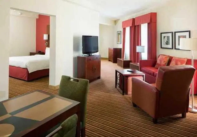 Sonesta Simply Suites Memphis East Poplar Pike