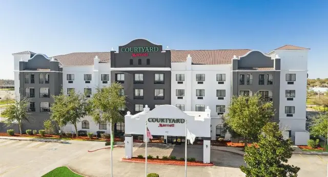 Courtyard Houma