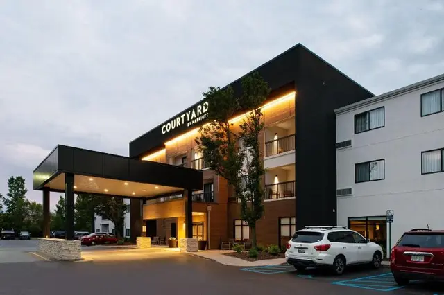 Courtyard By Marriott Detroit Utica