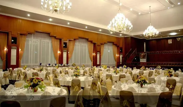 Royal Senyiur Hotel Tretes