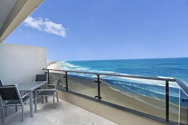 Clubb Coolum Beach Resort
