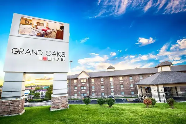 Grand Oaks