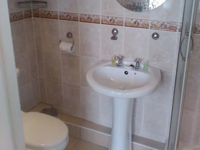Edward Hotel - Guest House