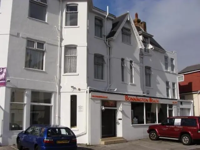 Bonnington Beach Hotel