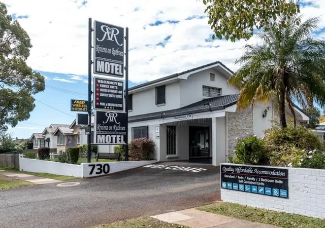 Riviera on Ruthven Motel