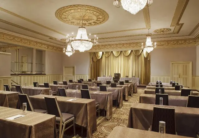 Sheraton Commander Hotel
