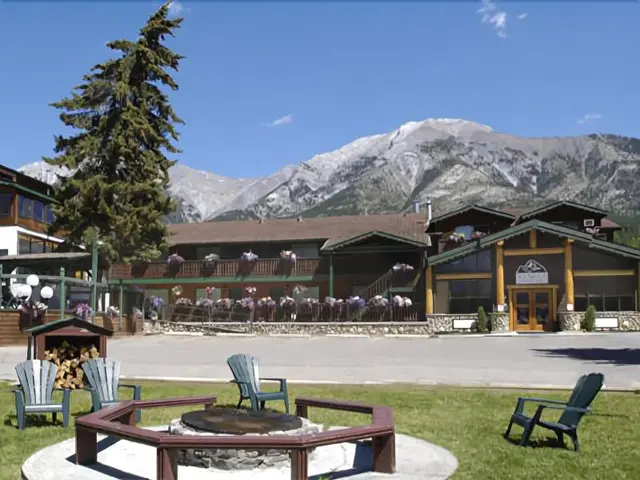 Rundle Mountain Lodge