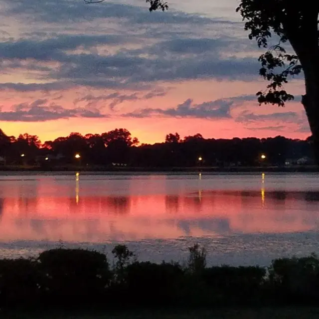 The Lakeside Inn